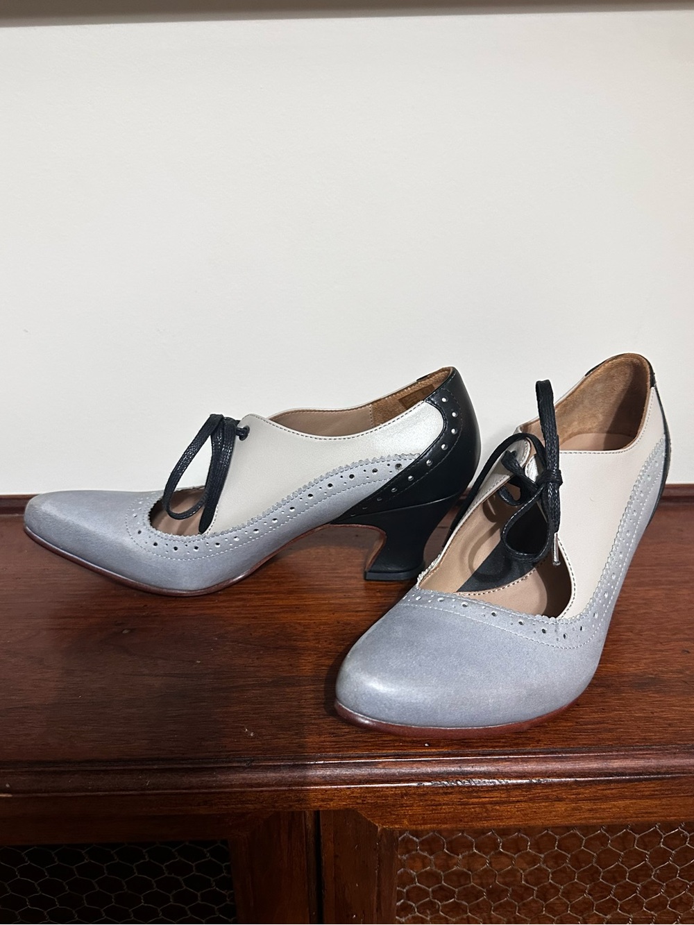 NWOT John fluvog wonders Lyra brogue lace up pump